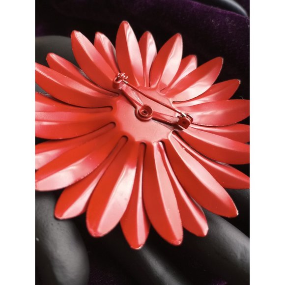 Vintage Red Enamel Metal Flower Brooch Pin - Picture 5 of 6